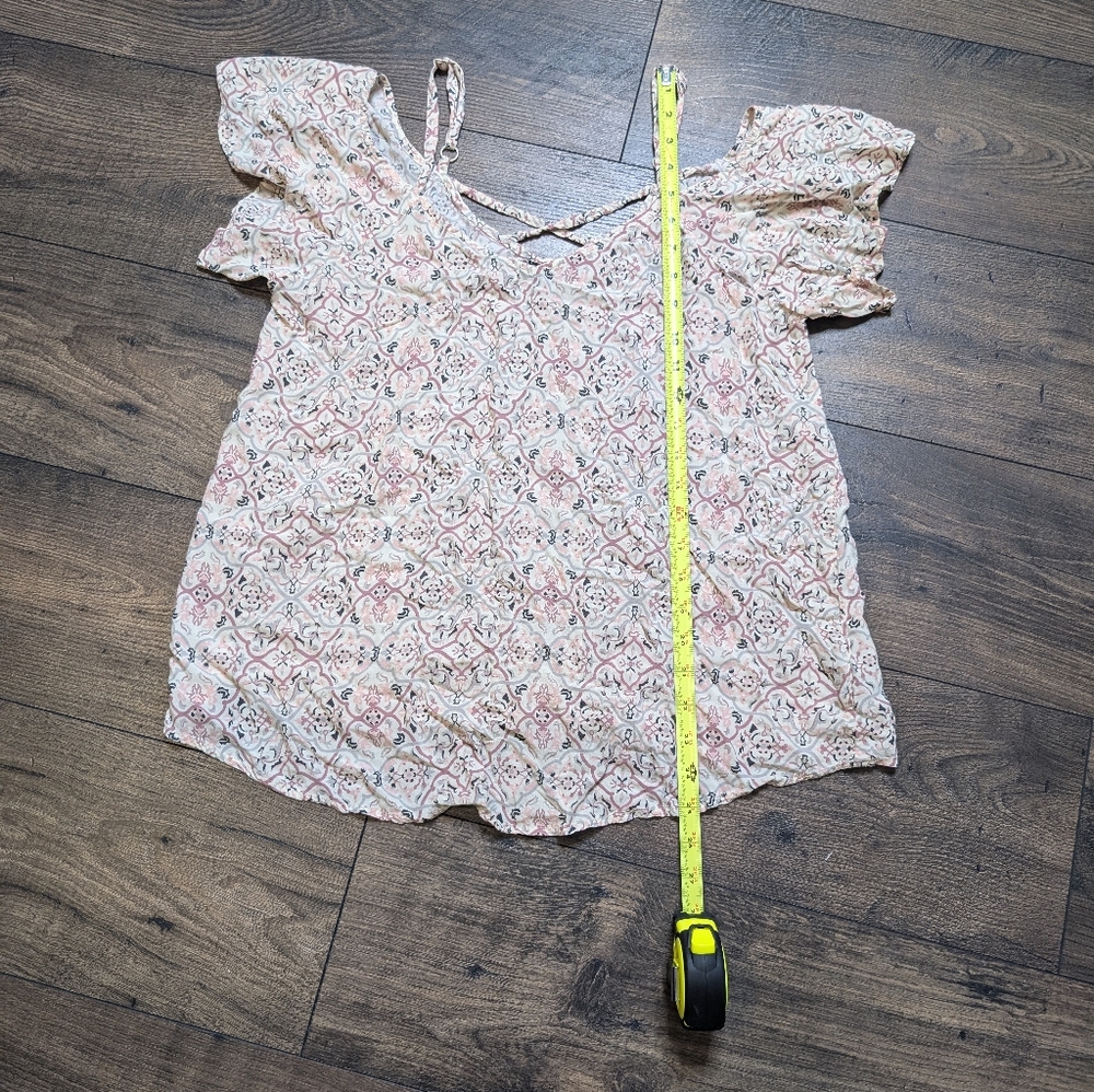 {Torrid} Pink and White‎ Paisley Summer Top Size 00 - Picture 3 of 5